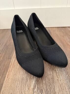 Eileen Fisher Kiss Pumps in Black Fabric Stretch Women's Size 6.5 EUC